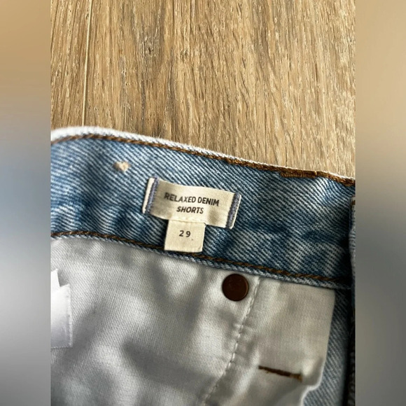 Madewell Women’s Relaxed Denim Shorts in Cedarcroft Wash - Size 29 - Picture 5 of 8